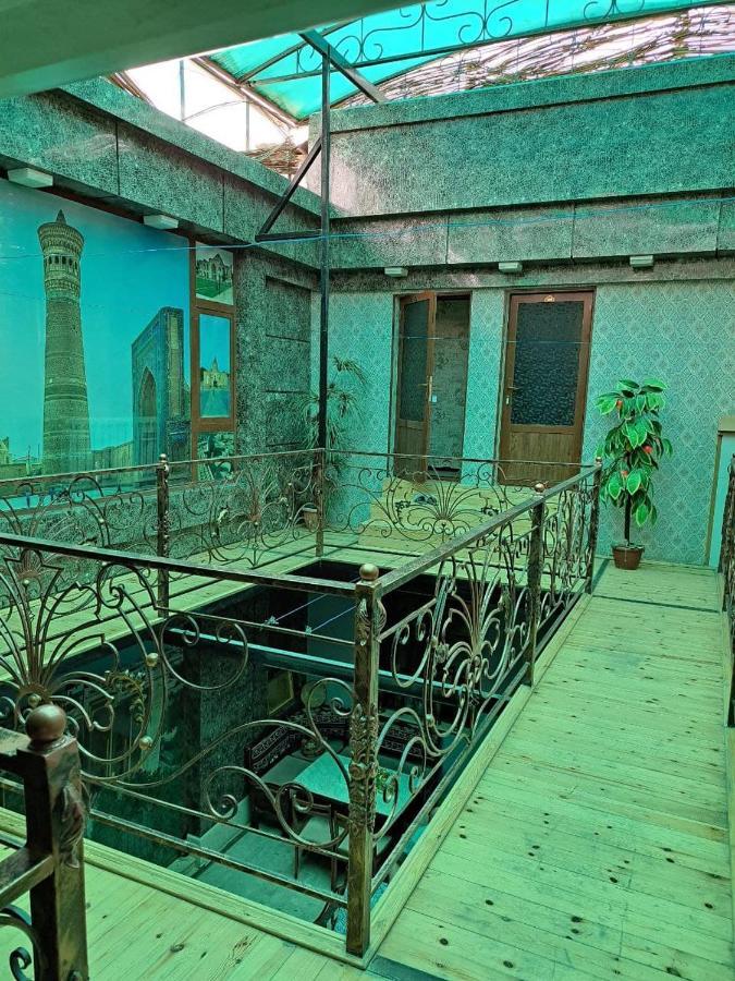 Alikhan بخارى المظهر الخارجي الصورة